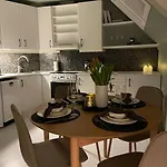 High Rated Private 350 M From Center With Free Parking