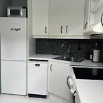 High Rated Private 350 M From Center With Free Parking *