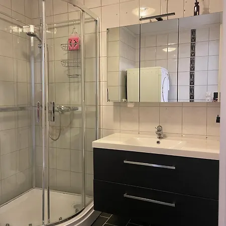 With Free Parking 350 M From The Center Of Private Leilighet