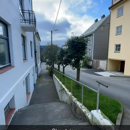 High Rated Private 350 M From Center With Free Parking