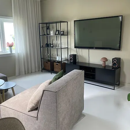 With Free Parking 350 M From The Center Of Private Ålesund