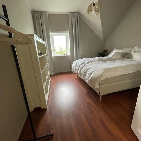 High Rated Private 350 M From Center With Free Parking
