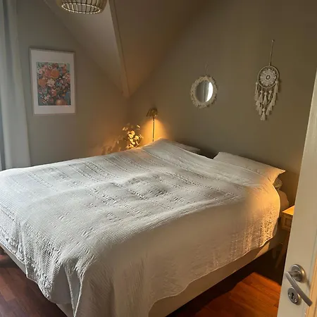 High Rated Private 350 M From Center With Free Parking *