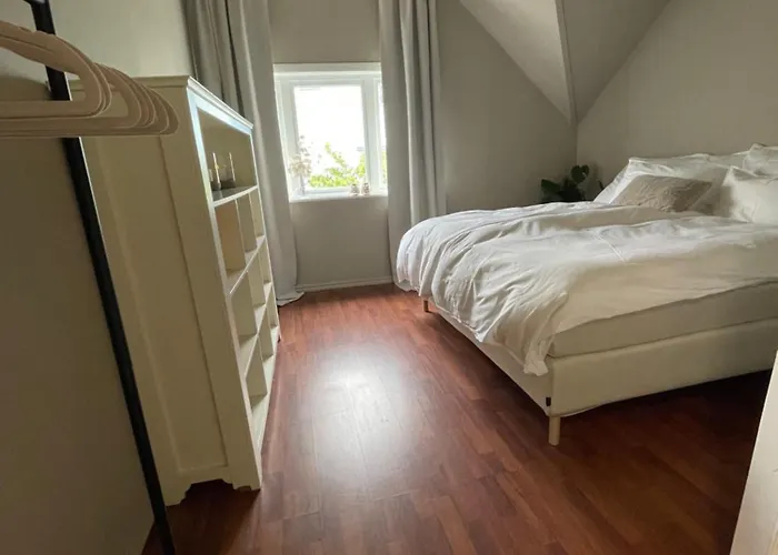 High Rated Private 350 M From Center With Free Parking